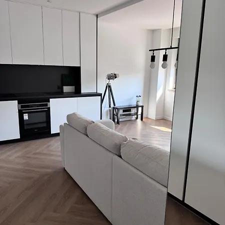 아파트 Modern In The Center Of